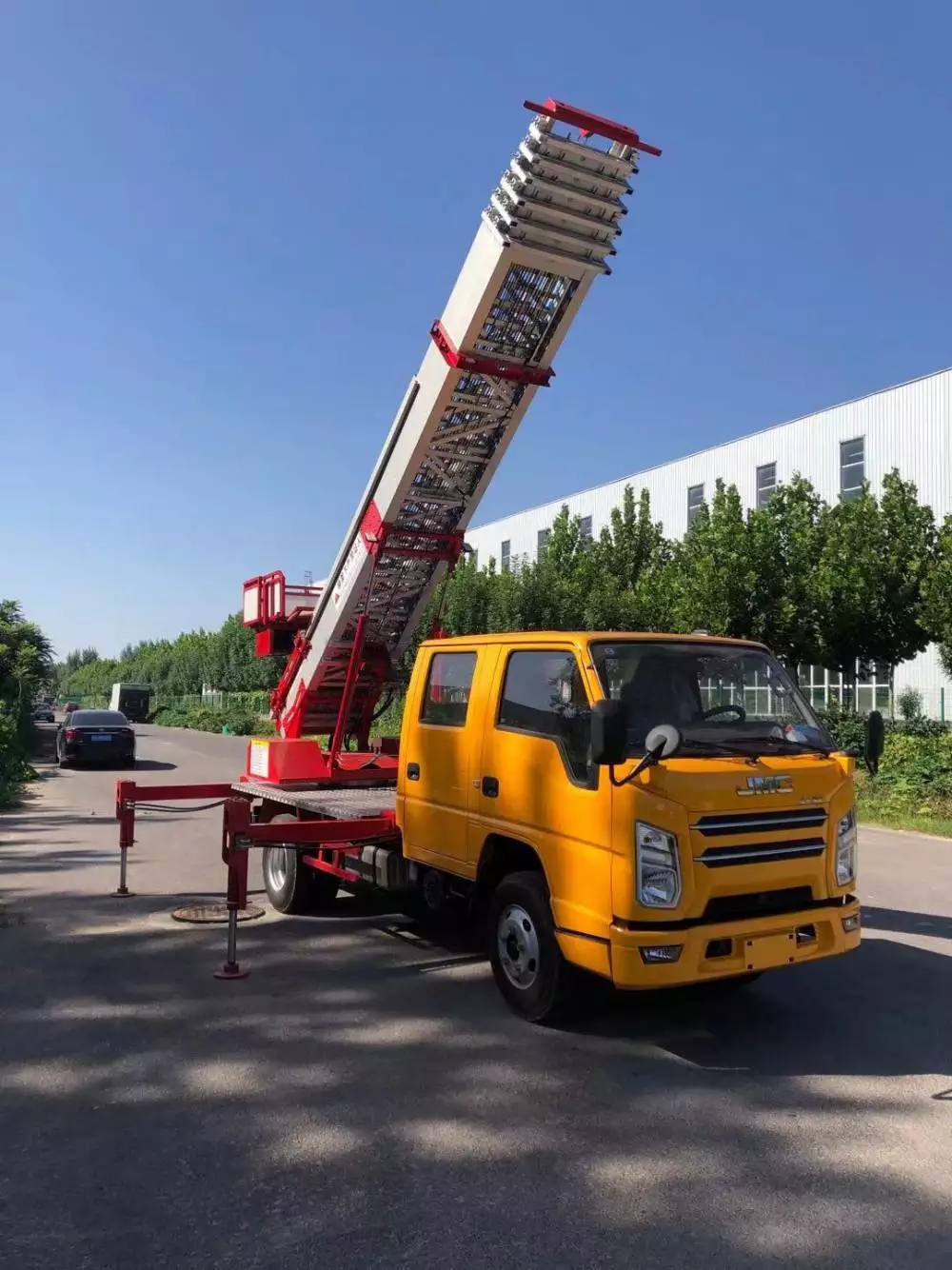 新政镇附近的云梯车出租服务：轻松解决高空作业需求