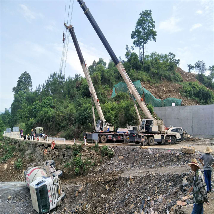 新政镇汽车掉沟里叫吊车救援要多少钱