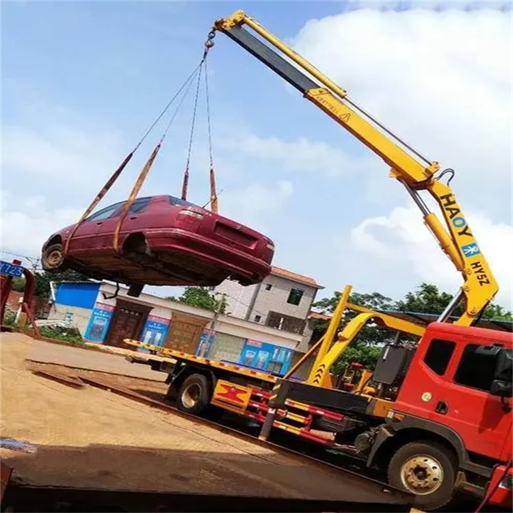 新政镇吊车吊汽车的正确方法